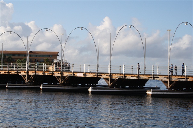 Pontjesbrug willemstad Curacao